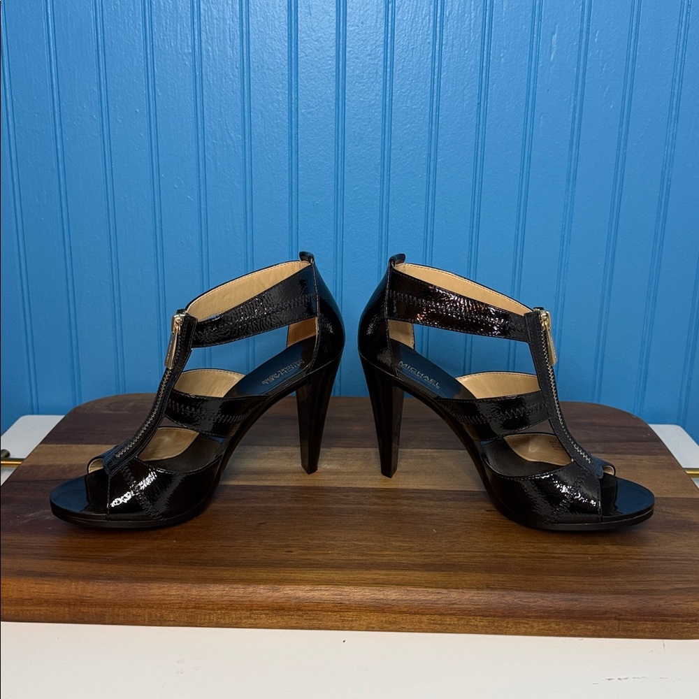 👠 LIKE NEW Michale Kors Black Patent Strappy Sandals Size 7 - Picture 2 of 7